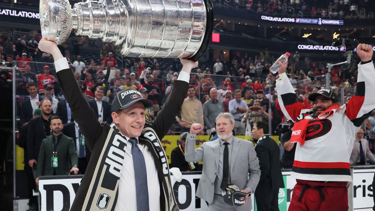 Nikdy nehrál hokej. Přesto postavil tým, který vyhrál Stanley Cup